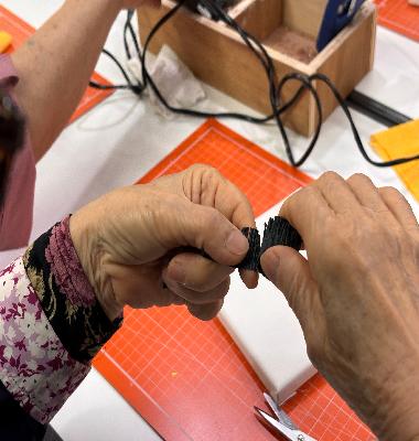 [복지과] 어르신 원데이클래스 4월 해바라기 액자 만들기